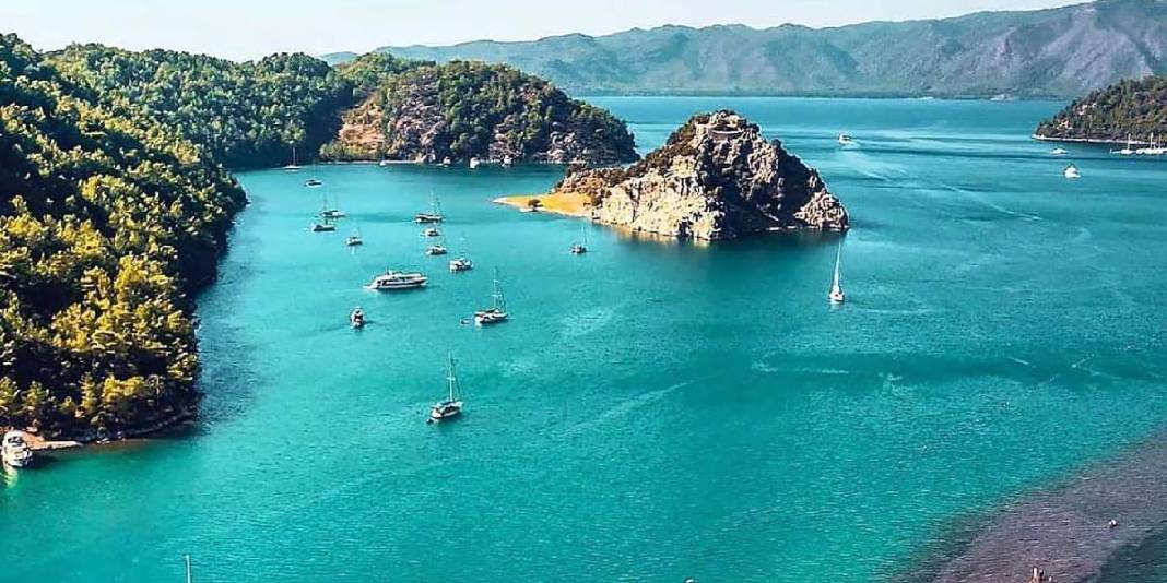 Seferihisar ya da Çeşme değil! Bu koyda denizin dibini görebileceksiniz: Suyun üstünde yürüten cennet koy 4